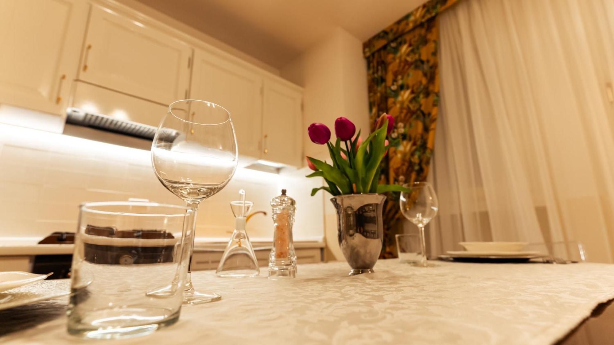 New Cozy Apartment - City Centre Lecco Exterior photo