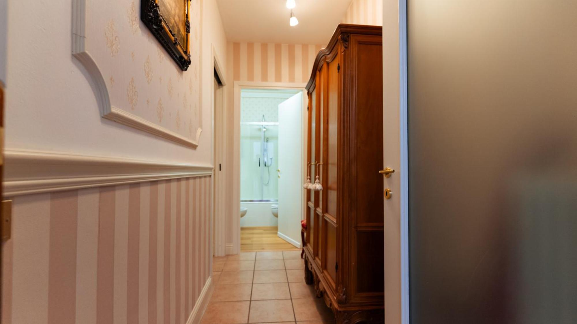New Cozy Apartment - City Centre Lecco Exterior photo