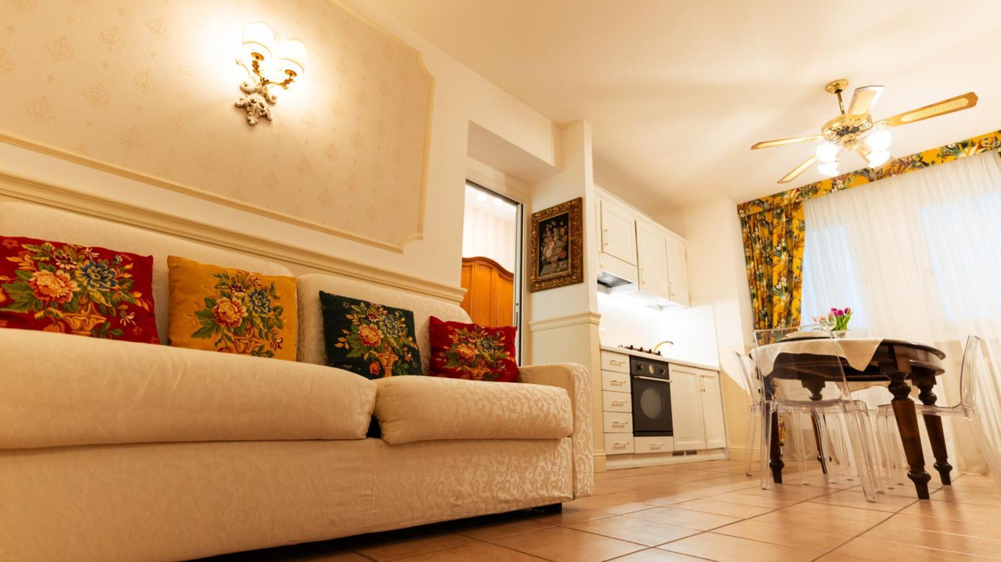 New Cozy Apartment - City Centre Lecco Exterior photo