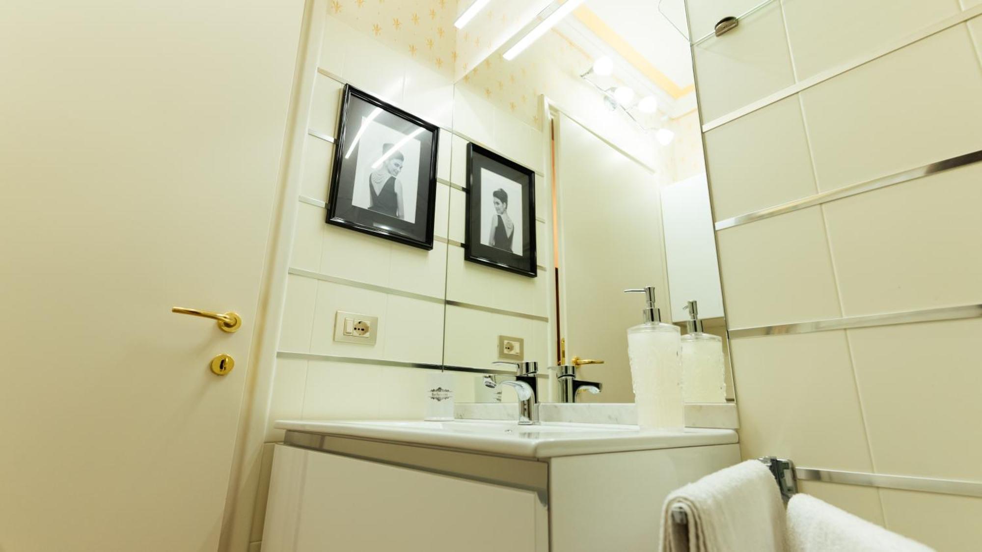 New Cozy Apartment - City Centre Lecco Exterior photo